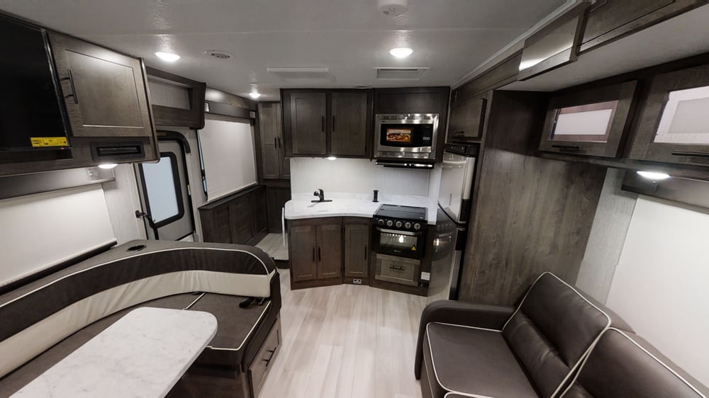 5 Best Class C RV's with a King size bed